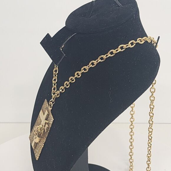 Gold Tone Rectangle 2" x 1.5" Pendant Necklace Cross & Praying Hands 17" Chain - Picture 4 of 7